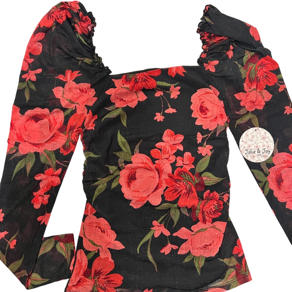 Jolie & Joy Black Floral Puff-Sleeve Women’s Top - Red Rose Print